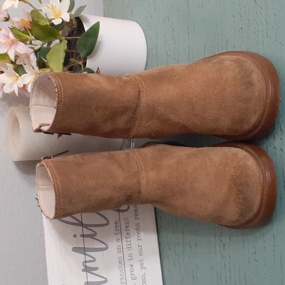 UGG Other - UGG BOOTS SZ 2 GIRLS